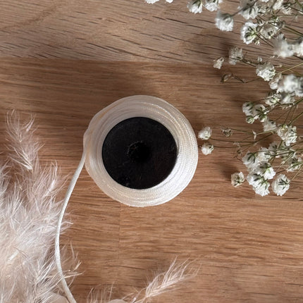 1 x Perlmutt Weiß Schmuck Kordel in Seidenoptik  | ø 1,2 mm x 10 m | Für Mikromakramee, Schmuck & DIY‘s