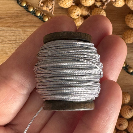 1 x 10 m Silber (061) | Ungewachstes Polyestergarn 1 mm für Mikro Makramee | Schmuckherstellung DIY