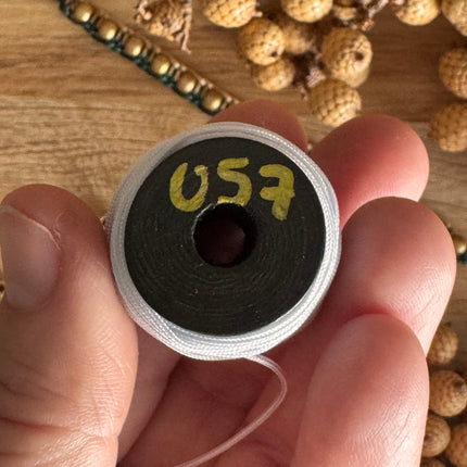 1 x 10 m Hellgrau (057) | Ungewachstes Polyestergarn 1 mm für Mikro Makramee | Schmuckherstellung DIY