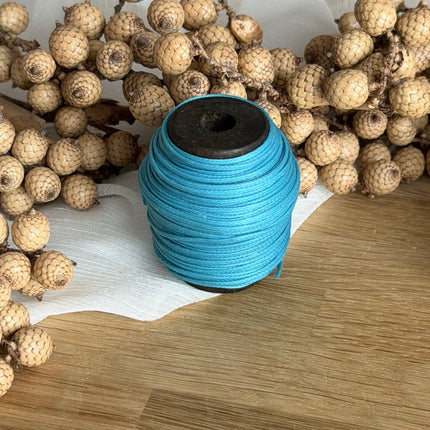 Lagoon - leuchtendes Türkis  (CT06) |  geflochtenes & gewachstes  Polyestergarn 1 mm | CT Point®| Mikromakramee Schmuckgarn