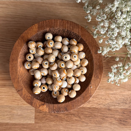 10 x Hellbraune runde Perlen aus Keramik | 8 mm | Für Mikromakramee, Schmuck & DIY‘s