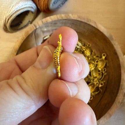 1 x Schildkrötenverbinder Gold | Für Mikromakramee, Schmuck & DIY‘s