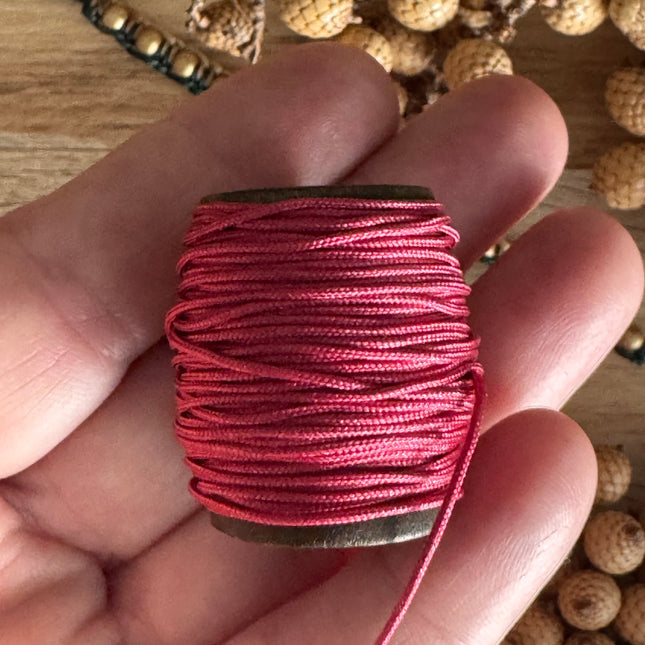 1 x 10 m Beerenrot (052) | Ungewachstes Polyestergarn 1 mm für Mikro Makramee | Schmuckherstellung DIY