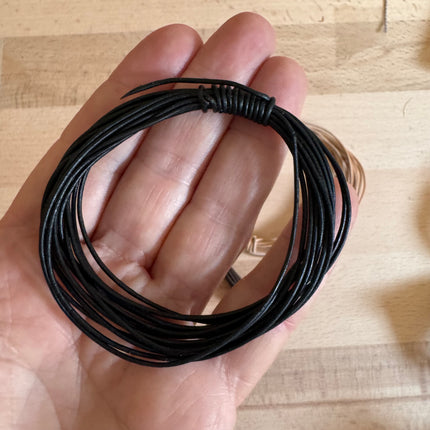 Leather cords for crafting and jewelry making (3m x 1mm)