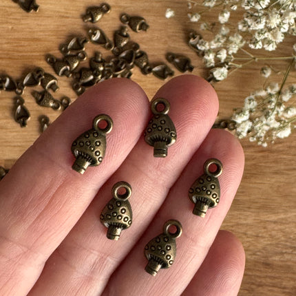 5 x Pilzanhänger aus Bronze | 12 x 7 mm | Für Mikromakramee, Schmuck & DIY‘s