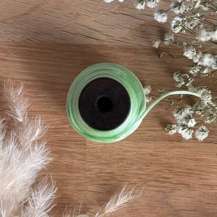 1 x Hellgrüne Schmuck Kordel in Seidenoptik  | ø 1,2 mm x 10 m | Für Mikromakramee, Schmuck & DIY‘s