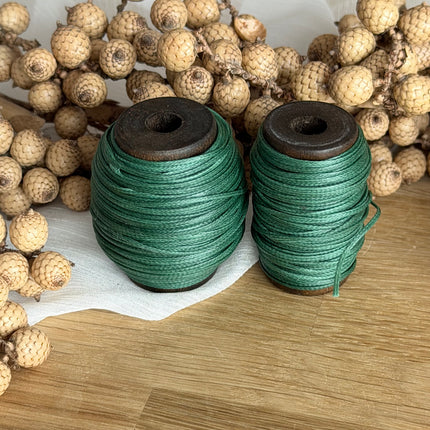 Forest - Dunkelgrün (CT09) |  geflochtenes & gewachstes  Polyestergarn 1 mm | CT Point®| Mikromakramee Schmuckgarn (Kopie)