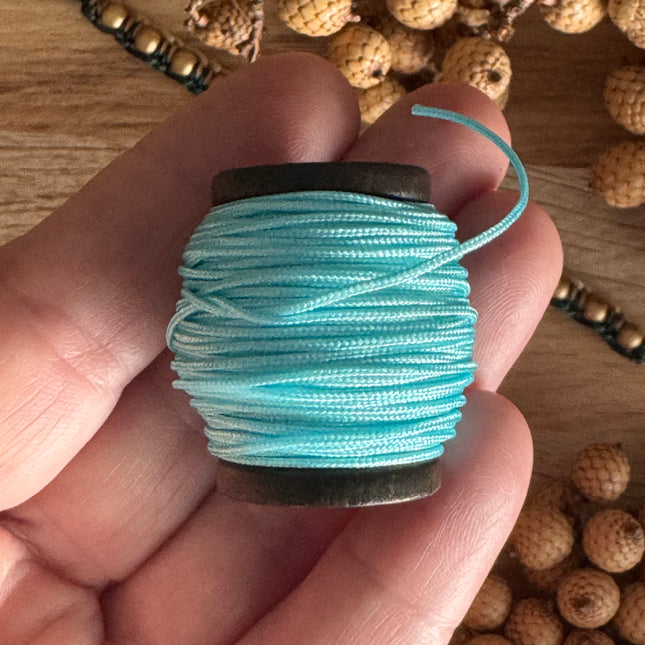 1 x 10 m Helles Türkis (051) | Ungewachstes Polyestergarn 1 mm für Mikro Makramee | Schmuckherstellung DIY