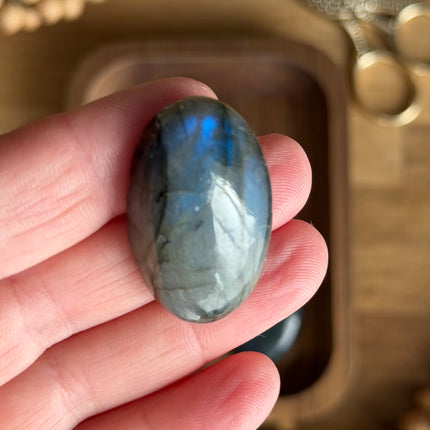 1 x Grau-blauer Labradorit Cabochon -  circa 3,5 x 2 cm |  Makramee, Mikromakramee & DIY Schmuck