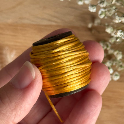 1 x Goldgelbe Schmuck Kordel in Seidenoptik  | ø 1,2 mm x 10 m | Für Mikromakramee, Schmuck & DIY‘s