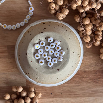 Weiß Gold Acryl Buchstabenperlen für personalisierte DIY- und Makramee-Projekte