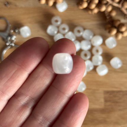 1 x Weiße Harz Fassperle mit großem Loch für DIY Schlüssel- und Taschenanhänger