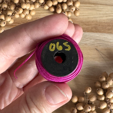 1 x 10 m Orchidee  (065) | Ungewachstes Polyestergarn 1 mm für Mikro Makramee | Schmuckherstellung DIY