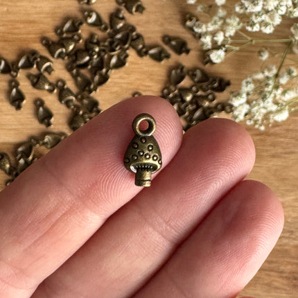 5 x Pilzanhänger aus Bronze | 12 x 7 mm | Für Mikromakramee, Schmuck & DIY‘s