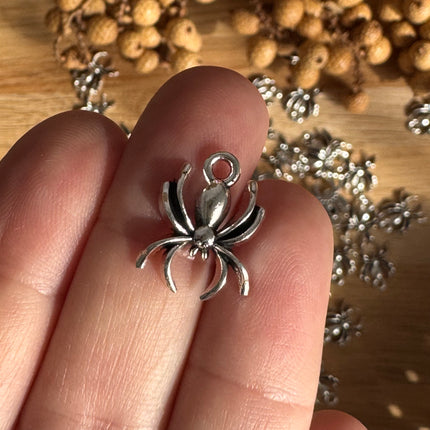 Spinnen Anhänger silber – DIY Schmuck & Halloween Schmuckzubehör