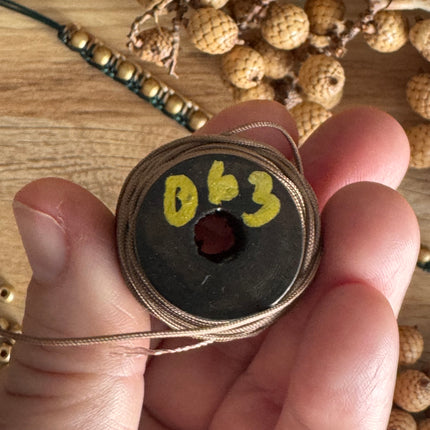 1 x 10 m Braun (063) | Ungewachstes Polyestergarn 1 mm für Mikro Makramee | Schmuckherstellung DIY