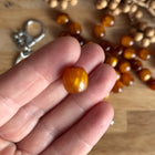 1 x Cognac Harz Fassperle mit großem Loch für DIY Schlüssel- und Taschenanhänger