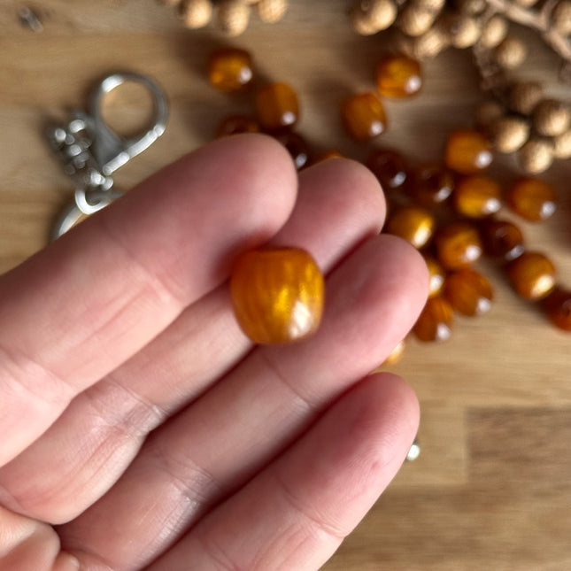 1 x Cognac Harz Fassperle mit großem Loch für DIY Schlüssel- und Taschenanhänger