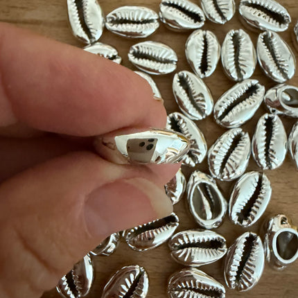 1 x Versilberte Kauri Muschel Perle - Armbänder Schmuck DIY