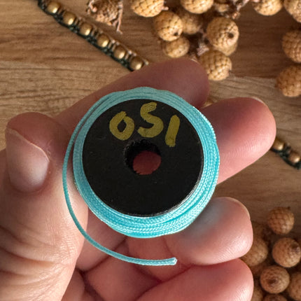 1 x 10 m Helles Türkis (051) | Ungewachstes Polyestergarn 1 mm für Mikro Makramee | Schmuckherstellung DIY