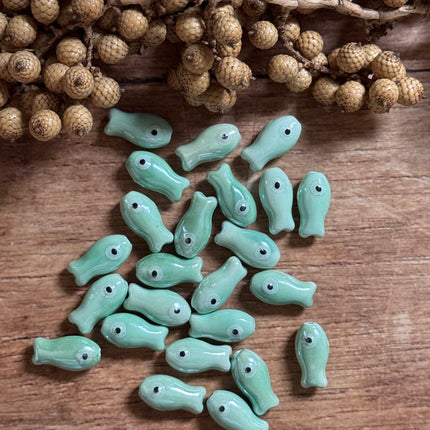 1 x Hellgrün Fisch Perle aus Keramik | 19 x 10 mm | Für Mikromakramee, Schmuck & DIY‘s