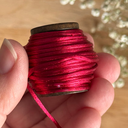 1 x Dunkelrote Schmuck Kordel in Seidenoptik  | ø 1,2 mm x 10 m | Für Mikromakramee, Schmuck & DIY‘s