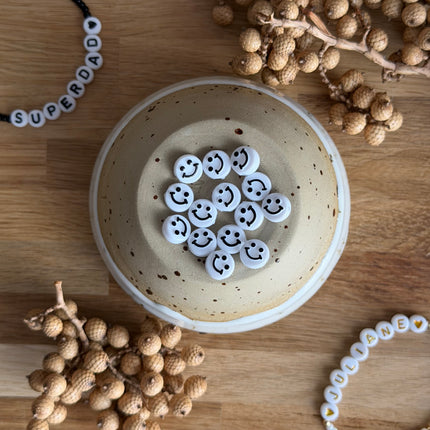 1 x Weiß Schwarz Smiley Acryl für personalisierte DIY- und Makramee-Projekte