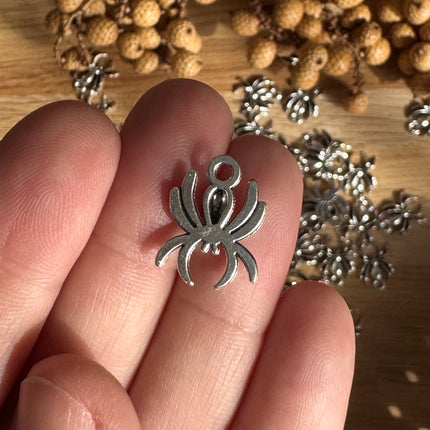 Spinnen Anhänger silber – DIY Schmuck & Halloween Schmuckzubehör