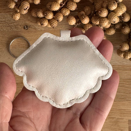 1 x  Schlüssel- und Taschenanhänger Muschel Ivory Weiß