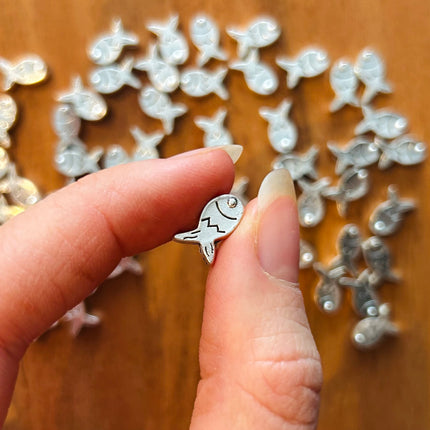 2 x Fisch-Perle aus Metall | in Silberoptik | Für Mikromakramee, Schmuck & DIY‘s