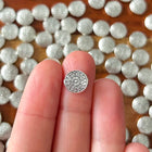 1 x Runde Perle mit Blume | in Silber | 9,5 x 9 mm | Für Mikromakramee, Schmuck & DIY‘s