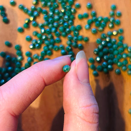 10 x Facettierte Glasperlen | in Dunkelgrün | 4 mm | Für Mikromakramee, Schmuck & DIY‘s