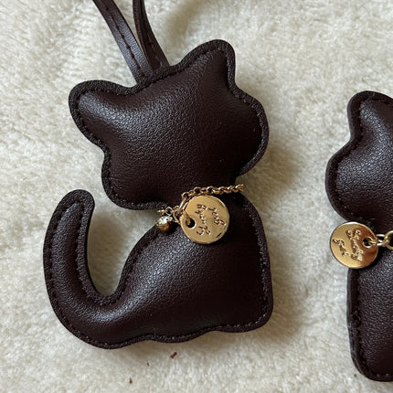 1 x Schlüssel- und Taschenanhänger im Katzen-Design | In Dunkelbraun | 8,5 x 6,5 mm | Fundgrube