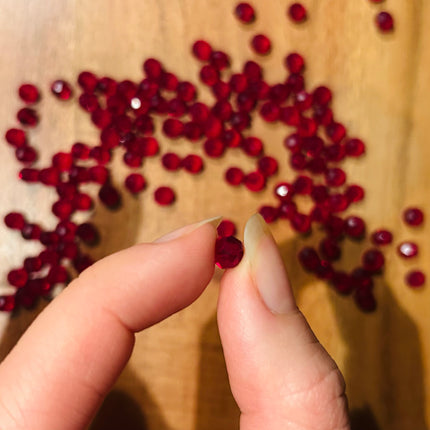 5 x Facettierte Glasperlen | in Rot | 6 mm | Für Mikromakramee, Schmuck & DIY‘s