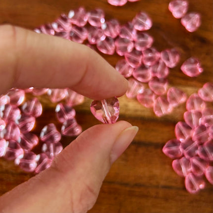 1 x Glänzende facettierte Herz-Perle | in Rosa-Pink | 10 x 10 mm | Für Mikromakramee, Schmuck & DIY‘s
