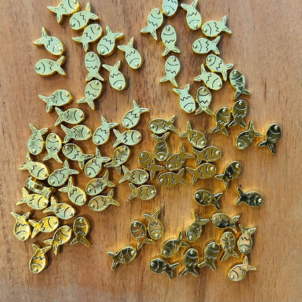 2 x Fisch-Perle aus Metall | in Goldoptik | Für Mikromakramee, Schmuck & DIY‘s