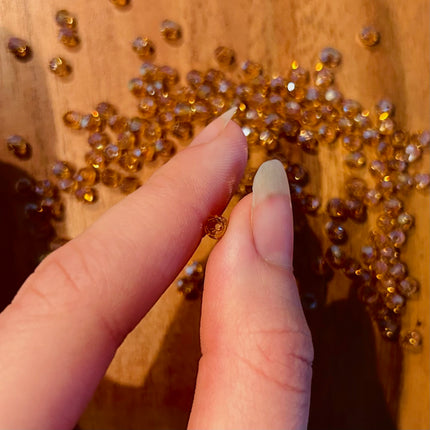 10 x Facettierte Glasperlen | in Champagner | 4 mm | Für Mikromakramee, Schmuck & DIY‘s