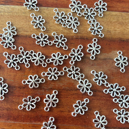 5 x Blumen-Verbinder | in Silber | 15 x 9 mm | Für Mikromakramee, Schmuck & DIY‘s