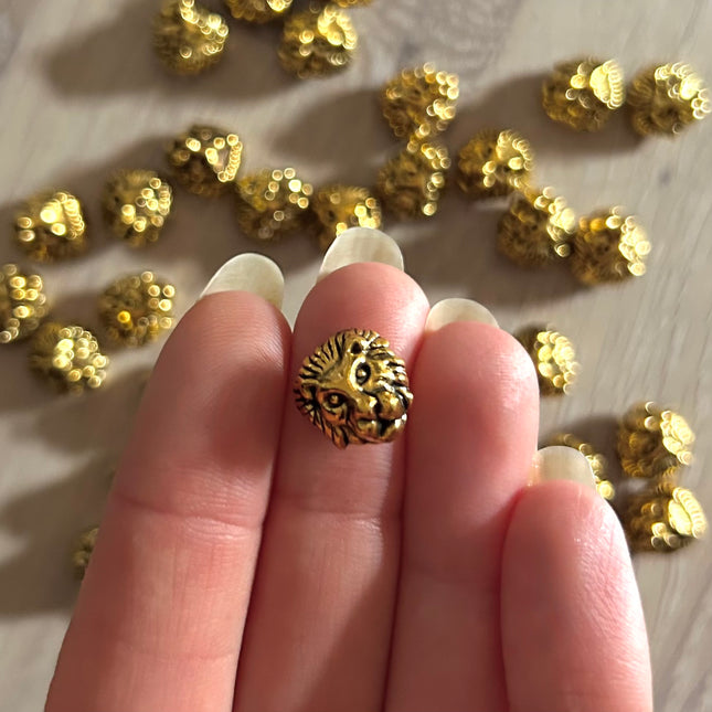 1 x Löwenkopf-Perle | aus Zink | in Gold | 13 x 12 mm | Für Mikromakramee, Schmuck & DIY‘s