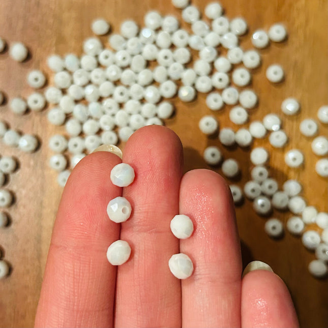 5 x Facettierte Glasperlen | in Weiß | 6 mm | Für Mikromakramee, Schmuck & DIY‘s