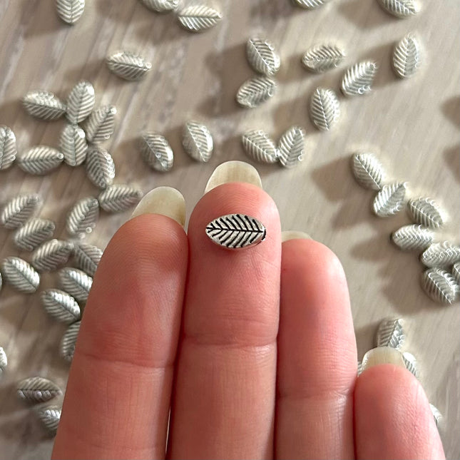 1 x Blatt-Perle | aus Zink | in Silber | 9 x 6 mm | Für Mikromakramee, Schmuck & DIY‘s
