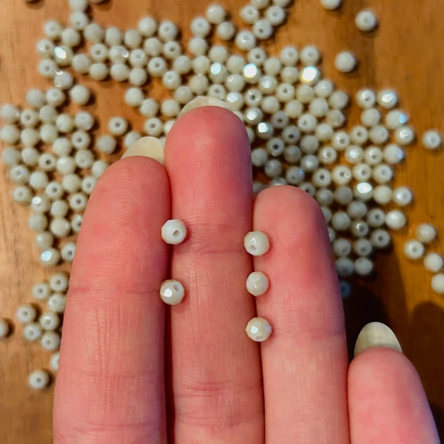 10 x Facettierte Glasperlen | in Weißer Champagner | 4 mm | Für Mikromakramee, Schmuck & DIY‘s