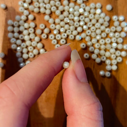 10 x Facettierte Glasperlen | in Weißer Champagner | 4 mm | Für Mikromakramee, Schmuck & DIY‘s