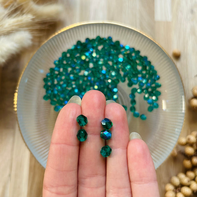 5 x Facettierte Glasperlen| in Smaragd | 6 mm |Für Mikromakramee, Schmuck & DIY‘s