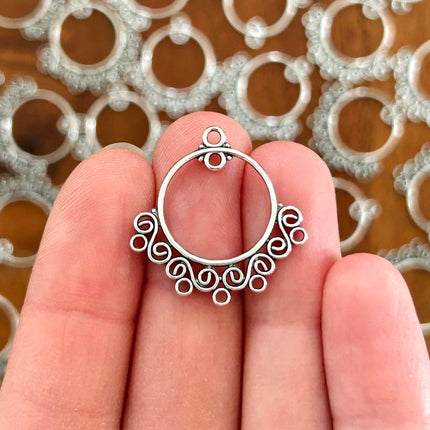 1 x Filigraner Boho Anhänger | in Silber | 23 x 24 mm | Für Mikromakramee, Schmuck & DIY‘s
