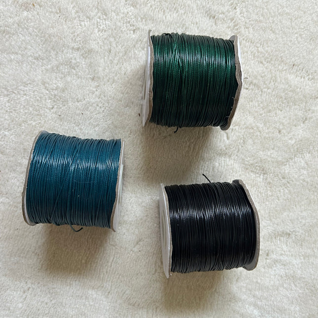 1 x Mikromakrameegarn |  Dunkelgrün, Blau & Schwarz | 1 mm x circa 200 m | Fundgrube