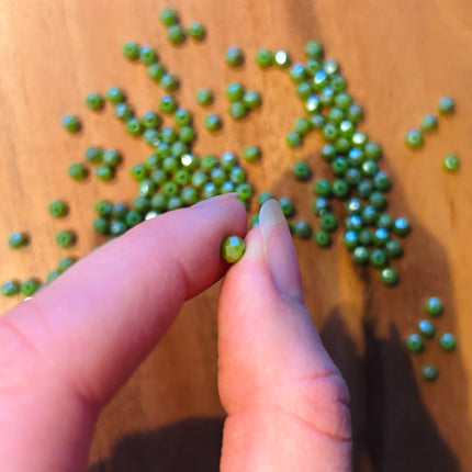 10 x Facettierte Glasperlen | in Olivgrün | 4 mm | Für Mikromakramee, Schmuck & DIY‘s