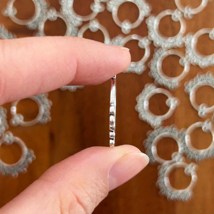 1 x Filigraner Boho Anhänger | in Silber | 23 x 24 mm | Für Mikromakramee, Schmuck & DIY‘s