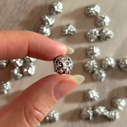 1 x Löwenkopf-Perle | aus Zink | in Silber | 13 x 12 mm | Für Mikromakramee, Schmuck & DIY‘s