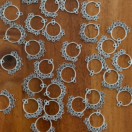1 x Filigraner Boho Anhänger | in Silber | 23 x 24 mm | Für Mikromakramee, Schmuck & DIY‘s
